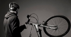 Riding on a smile: a Syrian refugee and his bike